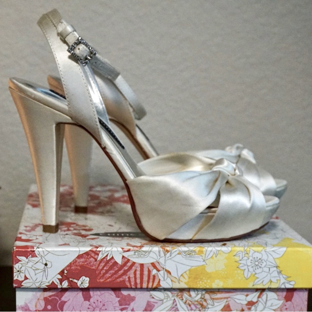 Chinese Laundry peep toe heels